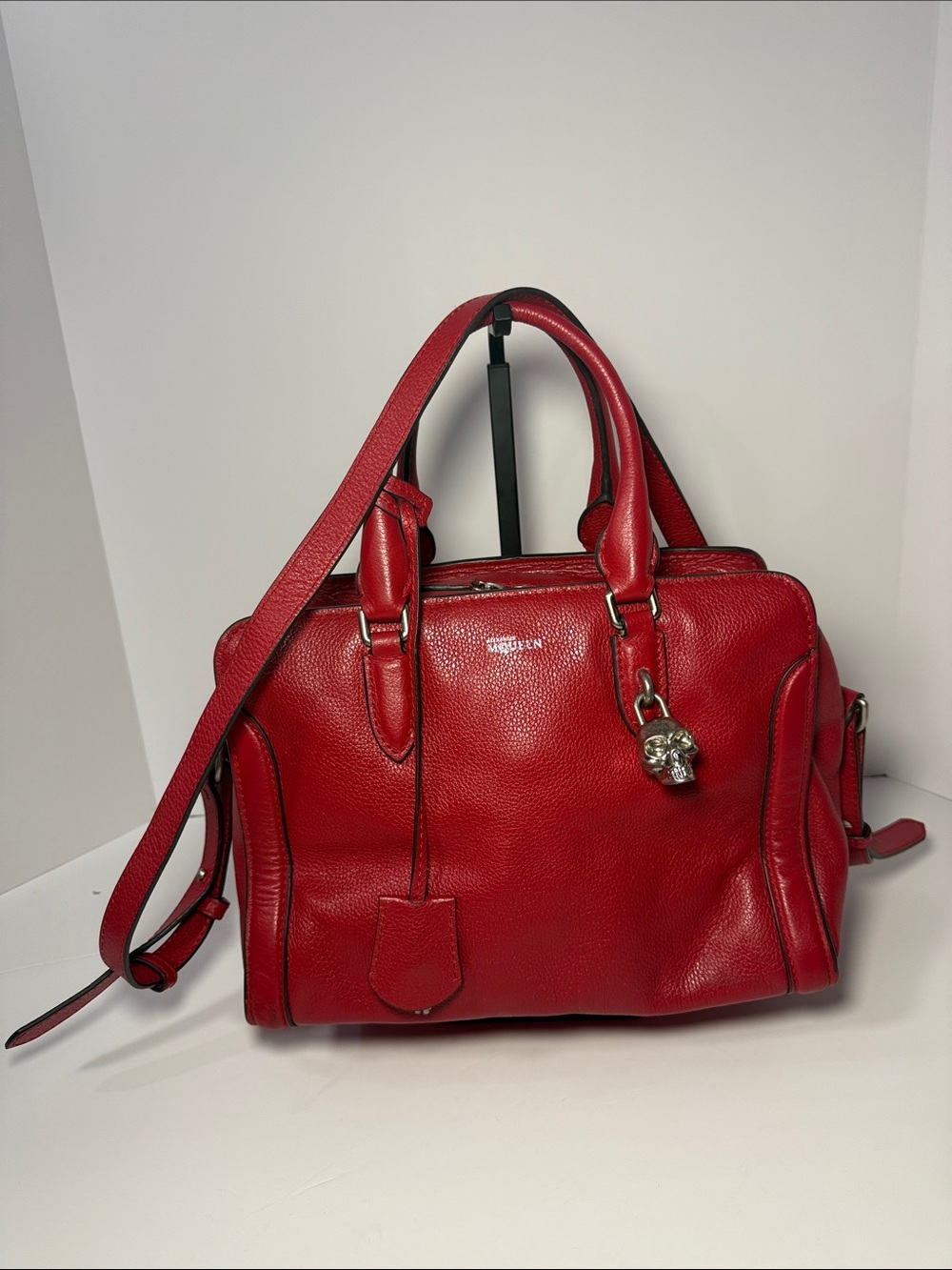 Alexander McQueen Red Pebbled Leather Skull Padlock Satchel Crossbody - Picture 3 of 16